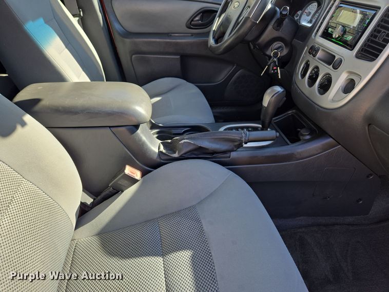 image for item EE8562 2006 Ford  Escape XLT SUV