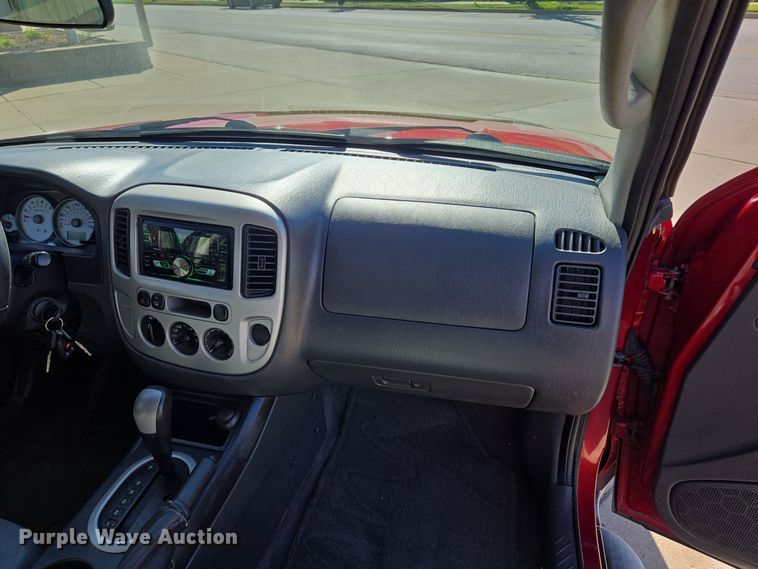 image for item EE8562 2006 Ford  Escape XLT SUV