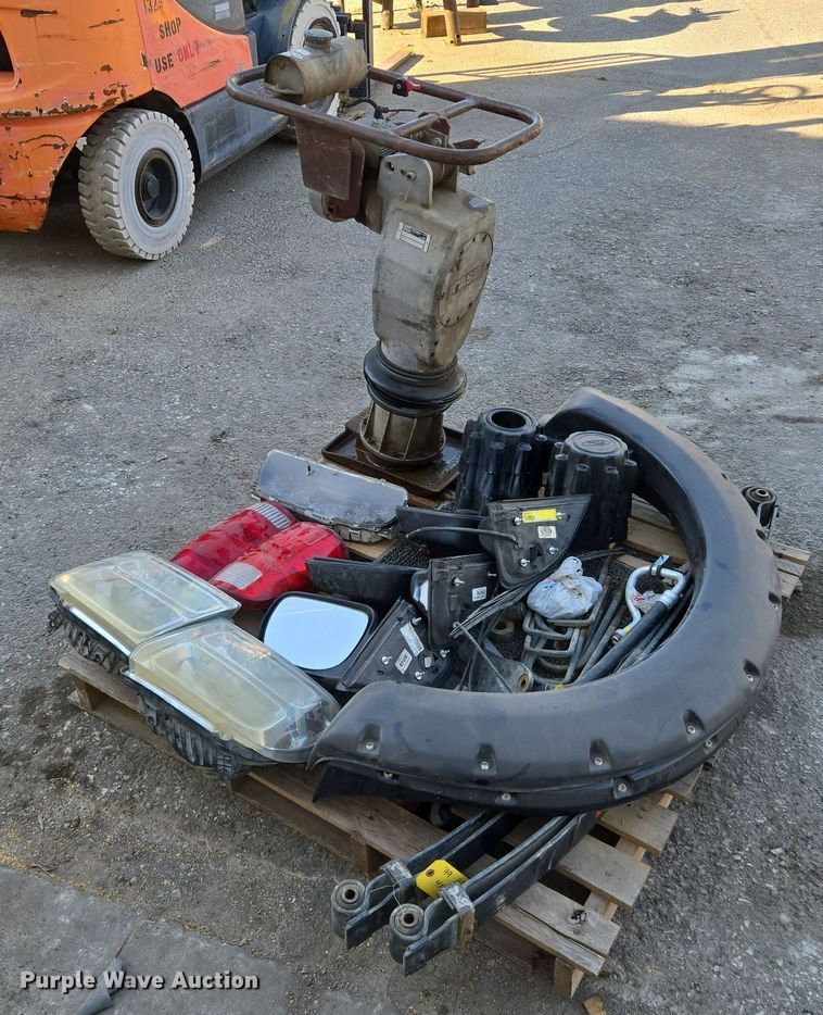 image for item EE8584 Case  SL 2 plate compactor