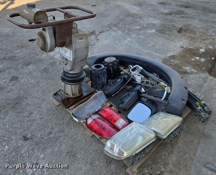 image for item EE8584 Case  SL 2 plate compactor