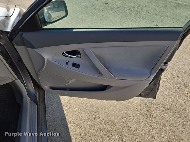 image for item EE8587 2008 Toyota  Camry LE 