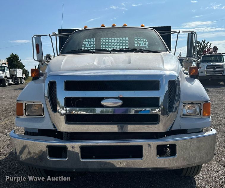 image for item EG1065 2007 Ford F650 Super Duty  flatbed truck