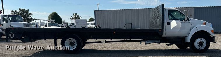 image for item EG1065 2007 Ford F650 Super Duty  flatbed truck