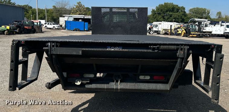 image for item EG1065 2007 Ford F650 Super Duty  flatbed truck
