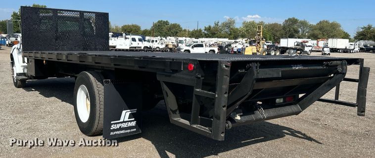 image for item EG1065 2007 Ford F650 Super Duty  flatbed truck
