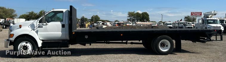 image for item EG1065 2007 Ford F650 Super Duty  flatbed truck