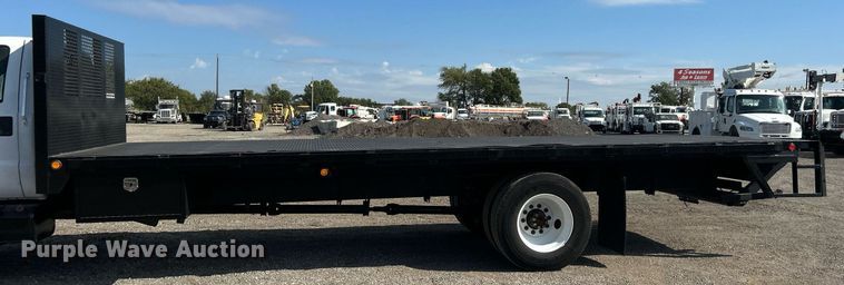 image for item EG1065 2007 Ford F650 Super Duty  flatbed truck