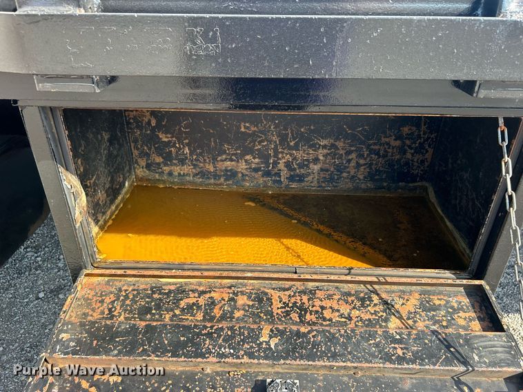 image for item EG1065 2007 Ford F650 Super Duty  flatbed truck