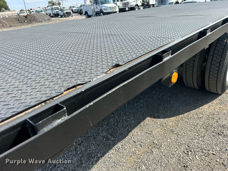 image for item EG1065 2007 Ford F650 Super Duty  flatbed truck