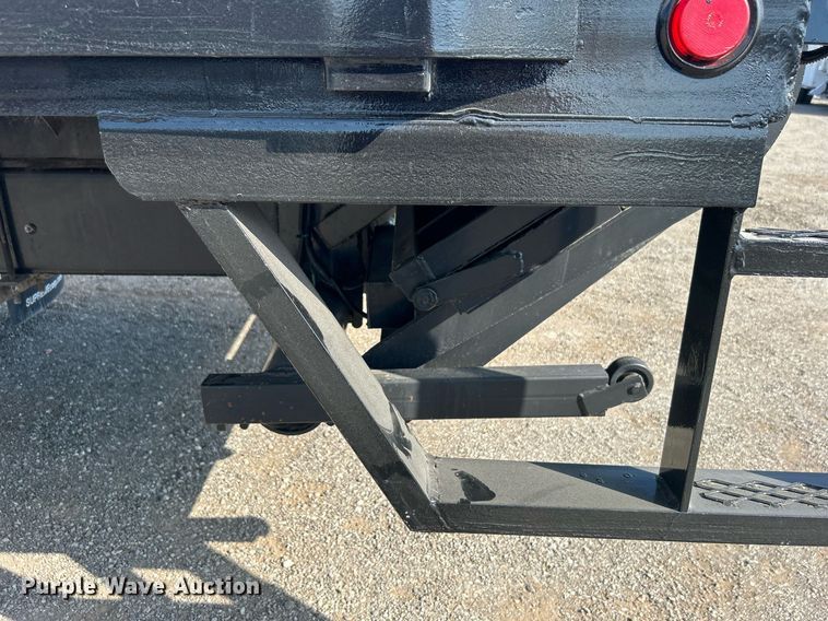 image for item EG1065 2007 Ford F650 Super Duty  flatbed truck