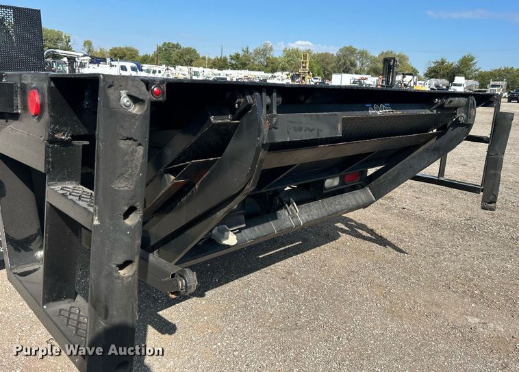 image for item EG1065 2007 Ford F650 Super Duty  flatbed truck