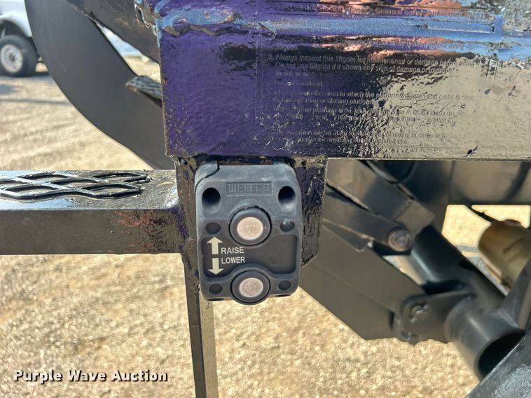 image for item EG1065 2007 Ford F650 Super Duty  flatbed truck