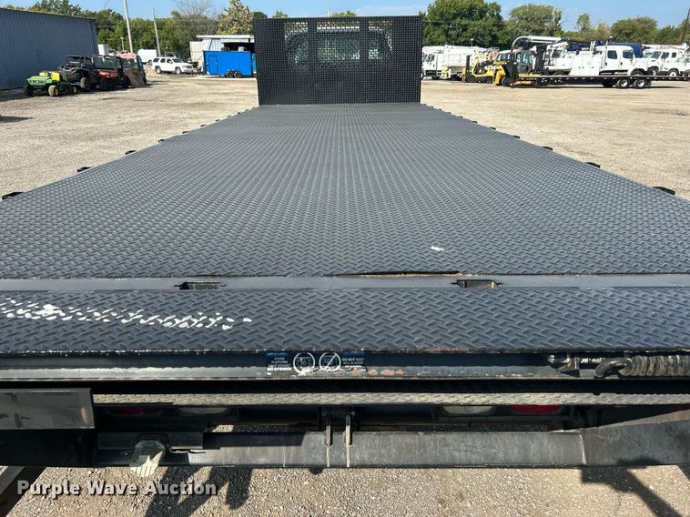 image for item EG1065 2007 Ford F650 Super Duty  flatbed truck