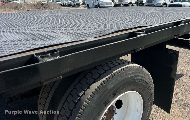 image for item EG1065 2007 Ford F650 Super Duty  flatbed truck