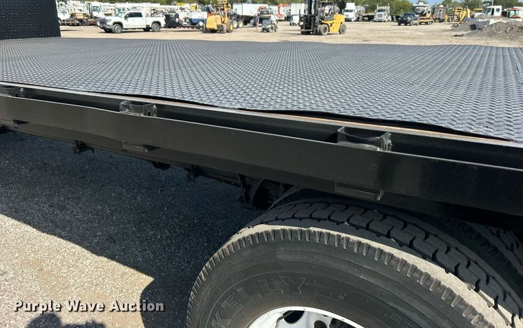 image for item EG1065 2007 Ford F650 Super Duty  flatbed truck