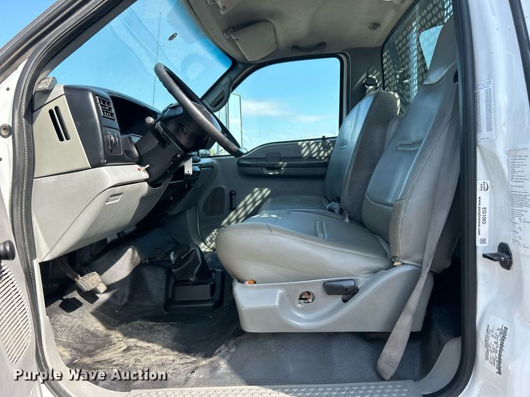 image for item EG1065 2007 Ford F650 Super Duty  flatbed truck