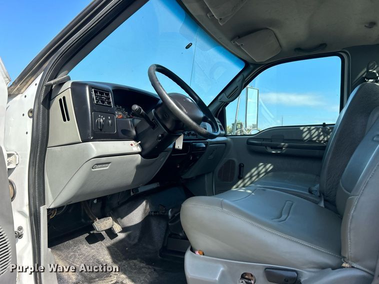 image for item EG1065 2007 Ford F650 Super Duty  flatbed truck