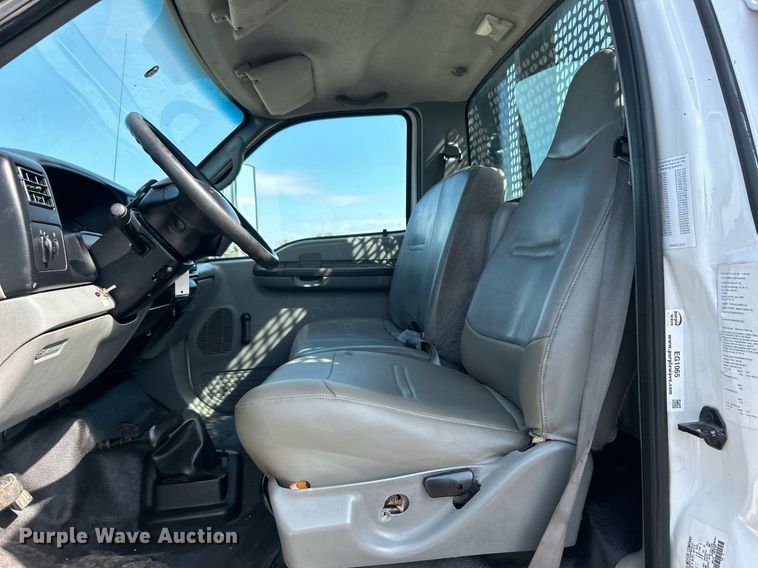 image for item EG1065 2007 Ford F650 Super Duty  flatbed truck