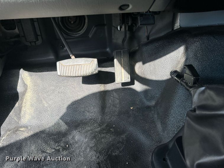 image for item EG1065 2007 Ford F650 Super Duty  flatbed truck