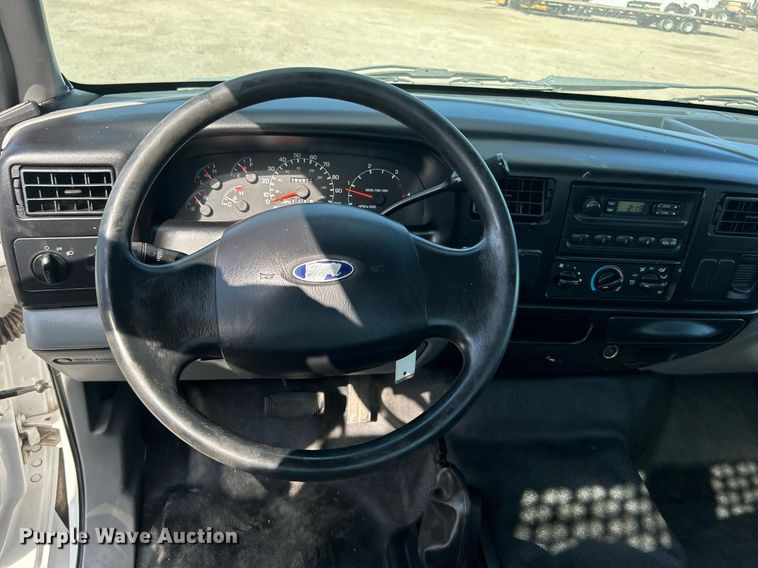 image for item EG1065 2007 Ford F650 Super Duty  flatbed truck