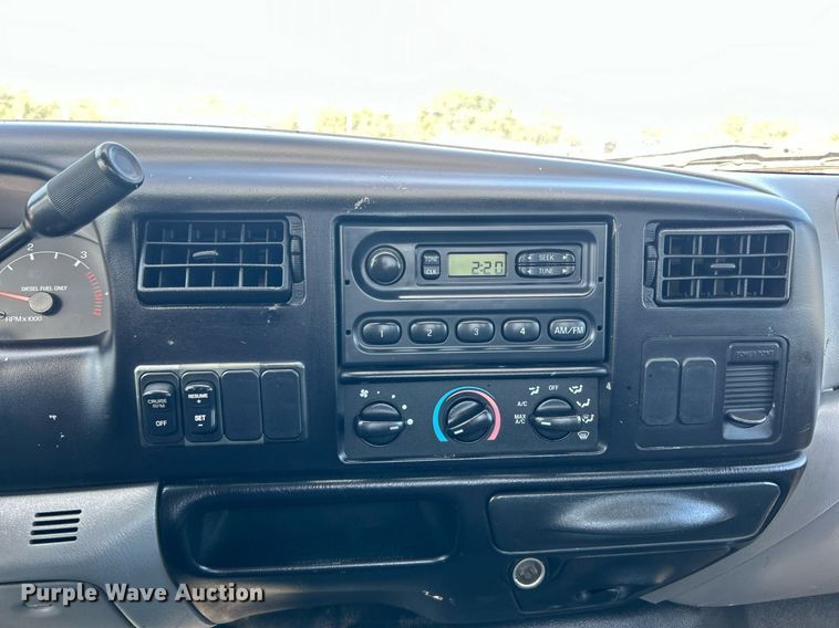 image for item EG1065 2007 Ford F650 Super Duty  flatbed truck