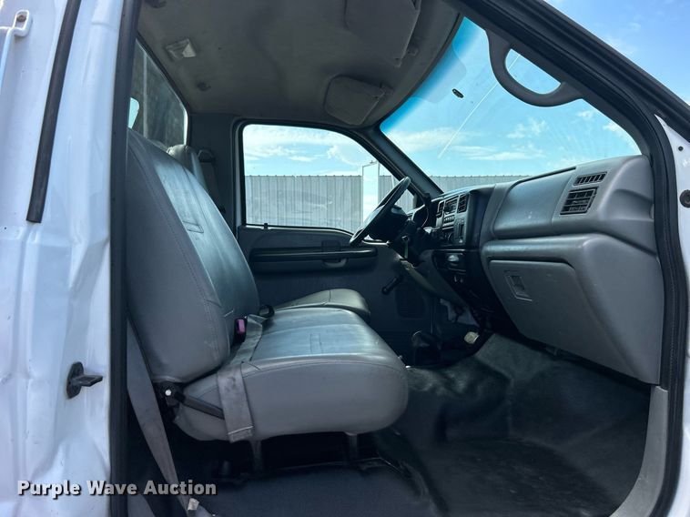 image for item EG1065 2007 Ford F650 Super Duty  flatbed truck