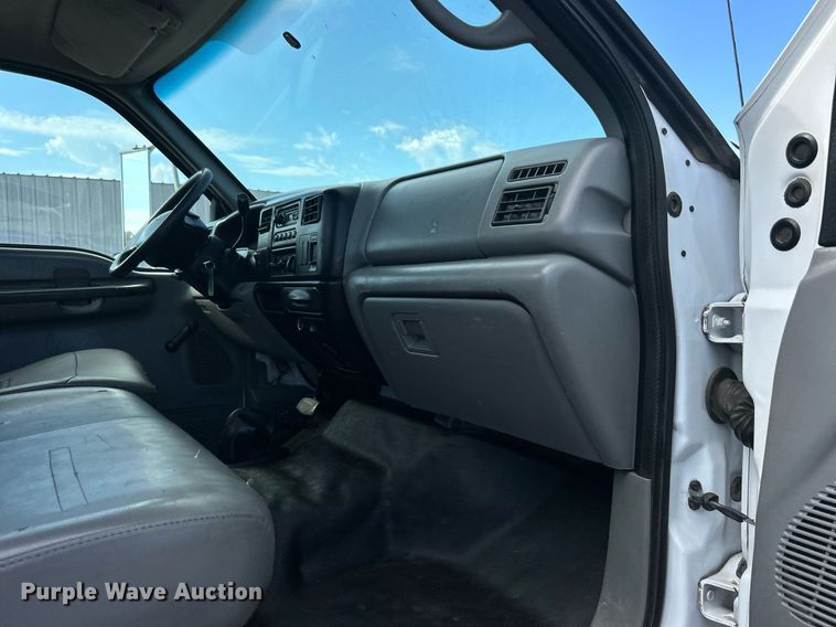 image for item EG1065 2007 Ford F650 Super Duty  flatbed truck