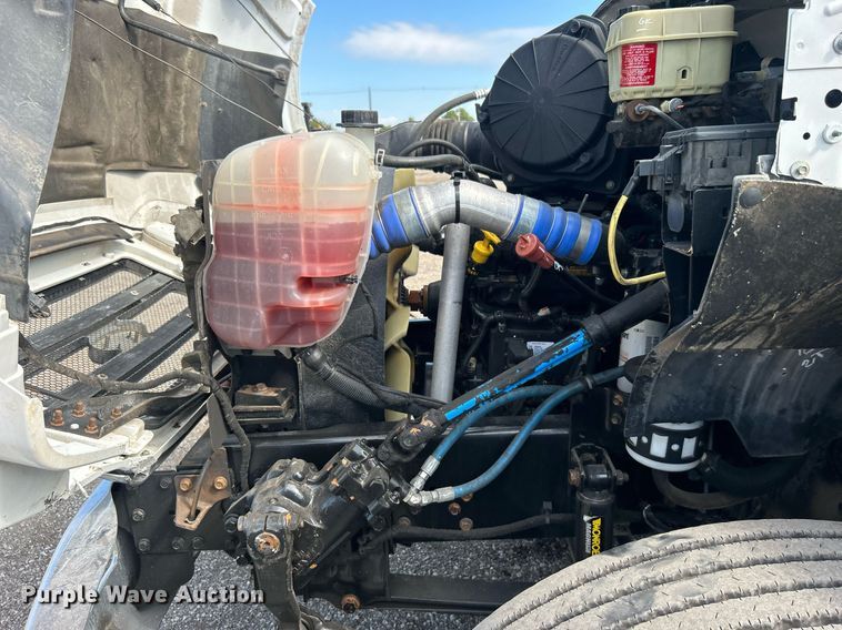 image for item EG1065 2007 Ford F650 Super Duty  flatbed truck