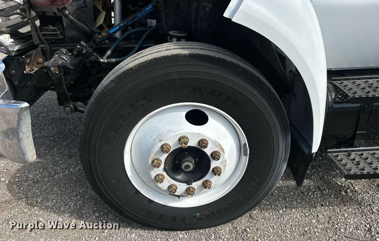 image for item EG1065 2007 Ford F650 Super Duty  flatbed truck