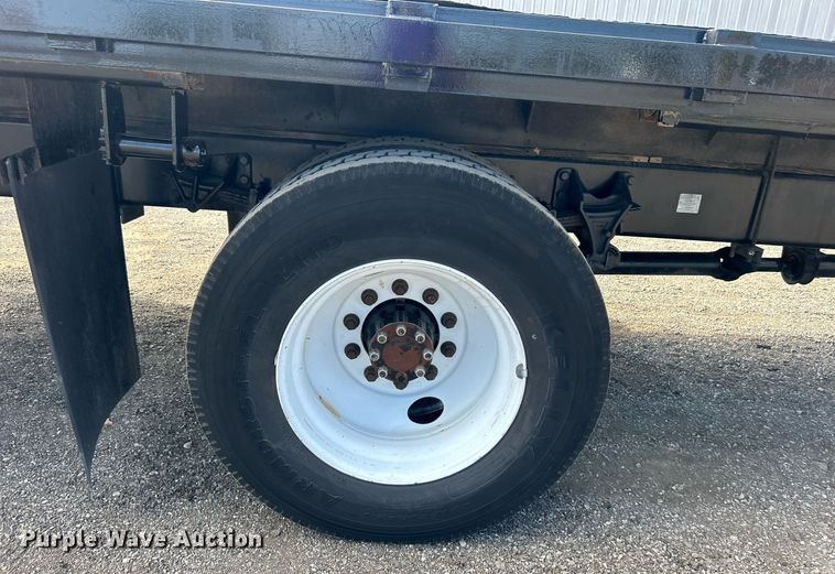 image for item EG1065 2007 Ford F650 Super Duty  flatbed truck