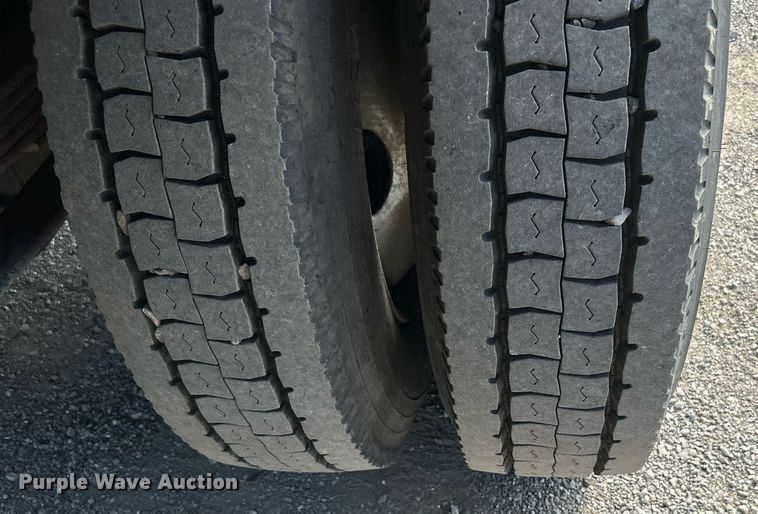 image for item EG1065 2007 Ford F650 Super Duty  flatbed truck