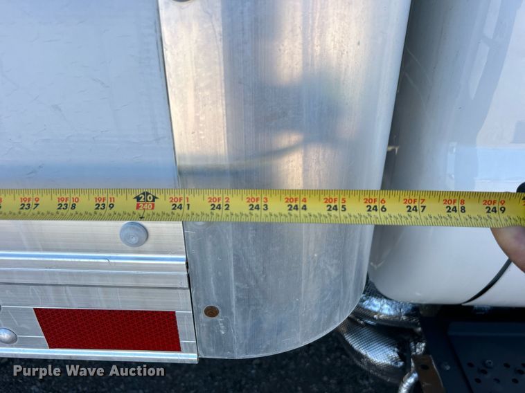 image for item EG1103 2016 Ford F650 Super Duty  box truck