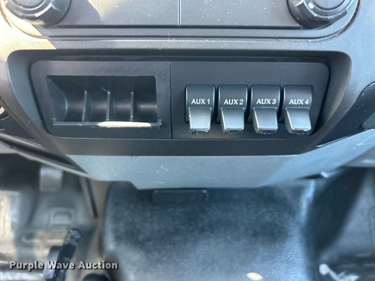 image for item EG1103 2016 Ford F650 Super Duty  box truck