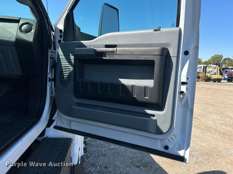 image for item EG1103 2016 Ford F650 Super Duty  box truck