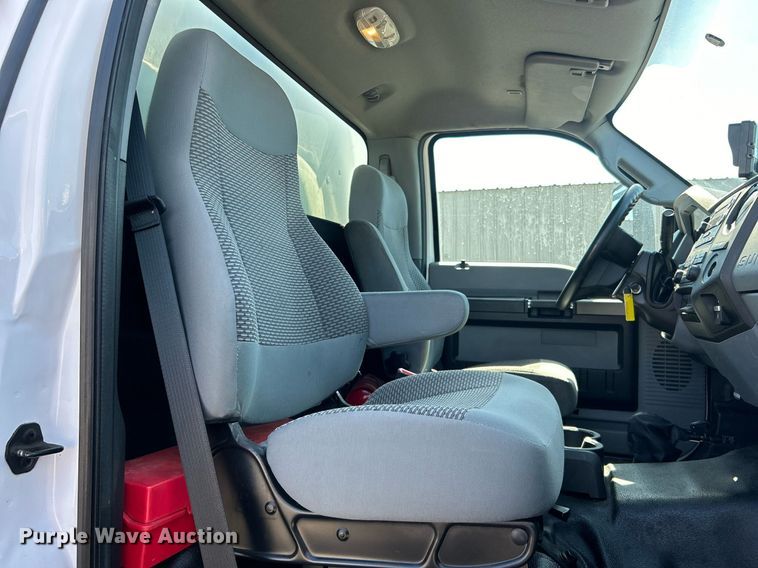 image for item EG1103 2016 Ford F650 Super Duty  box truck