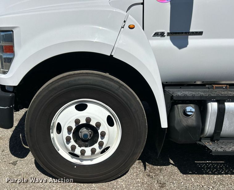 image for item EG1103 2016 Ford F650 Super Duty  box truck