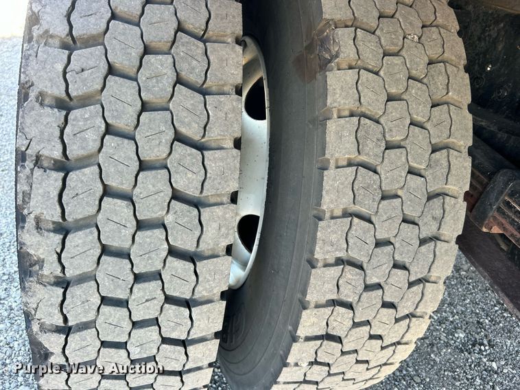 image for item EG1103 2016 Ford F650 Super Duty  box truck