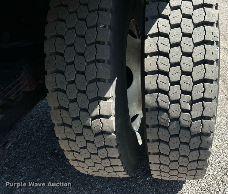 image for item EG1103 2016 Ford F650 Super Duty  box truck