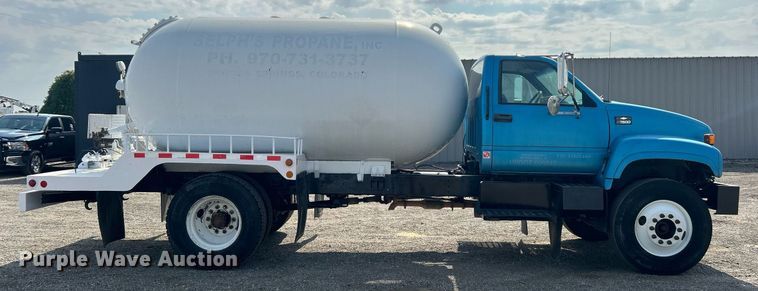 image for item EG1147 2000 Chevrolet  C7500 propane delivery truck