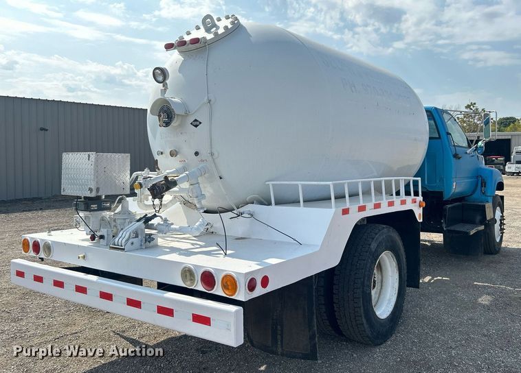 image for item EG1147 2000 Chevrolet  C7500 propane delivery truck