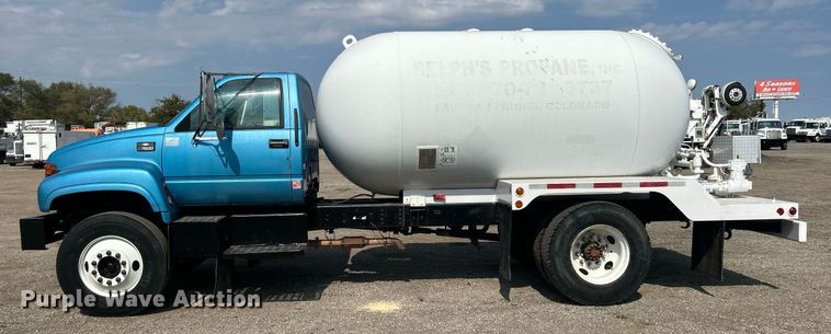 image for item EG1147 2000 Chevrolet  C7500 propane delivery truck