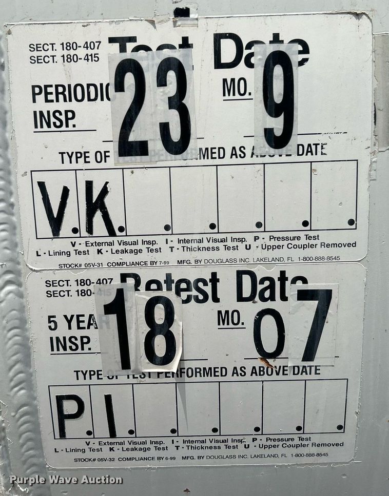 image for item EG1147 2000 Chevrolet  C7500 propane delivery truck