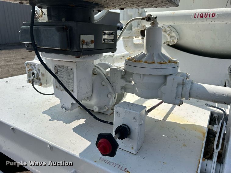 image for item EG1147 2000 Chevrolet  C7500 propane delivery truck