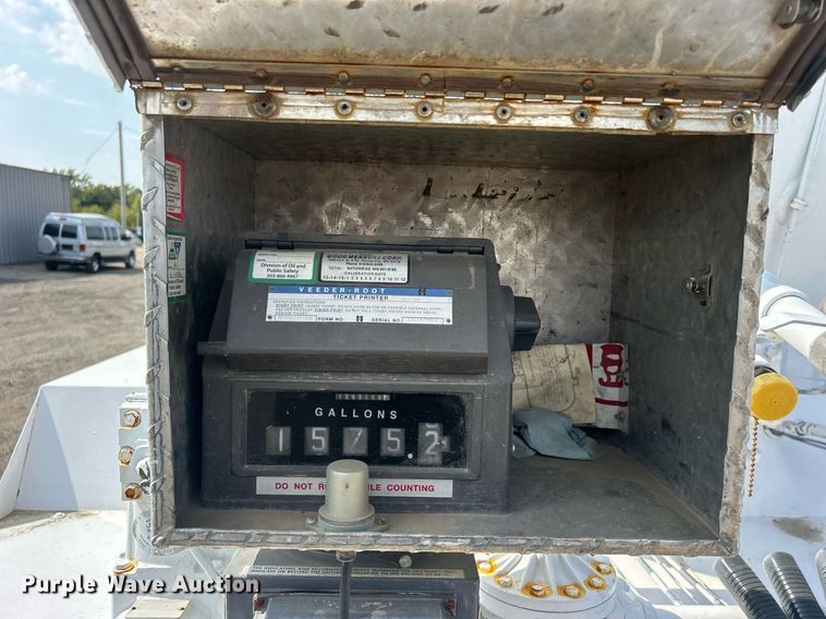 image for item EG1147 2000 Chevrolet  C7500 propane delivery truck