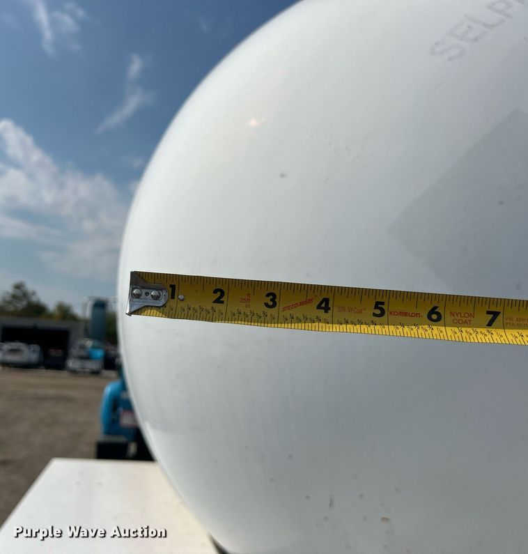 image for item EG1147 2000 Chevrolet  C7500 propane delivery truck