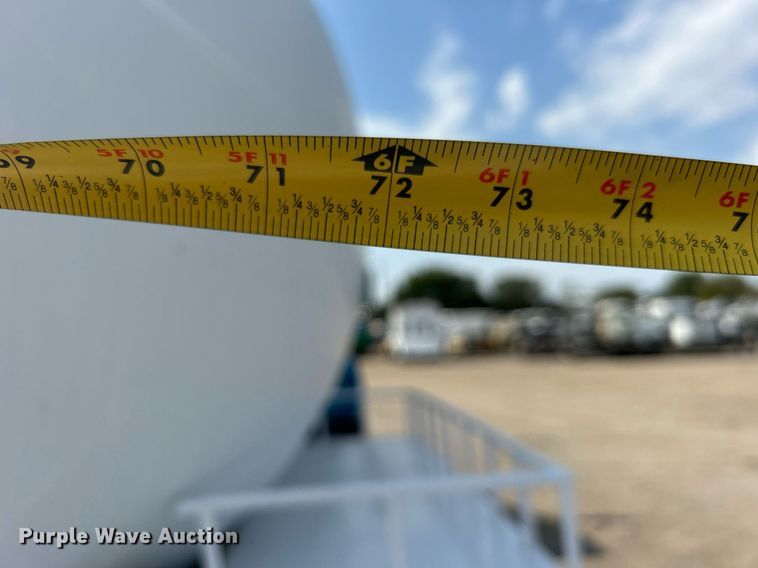 image for item EG1147 2000 Chevrolet  C7500 propane delivery truck