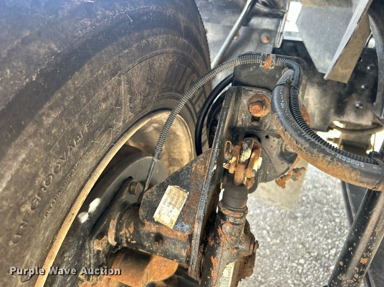 image for item EG1147 2000 Chevrolet  C7500 propane delivery truck