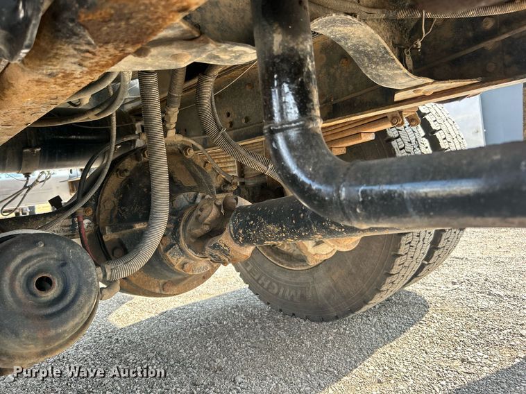 image for item EG1147 2000 Chevrolet  C7500 propane delivery truck