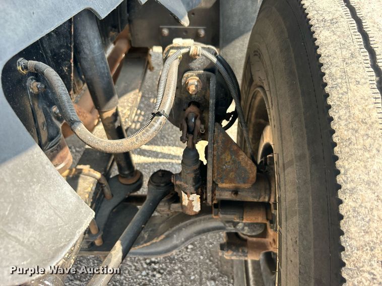 image for item EG1147 2000 Chevrolet  C7500 propane delivery truck