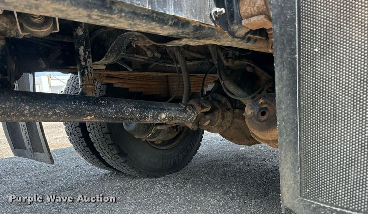 image for item EG1147 2000 Chevrolet  C7500 propane delivery truck